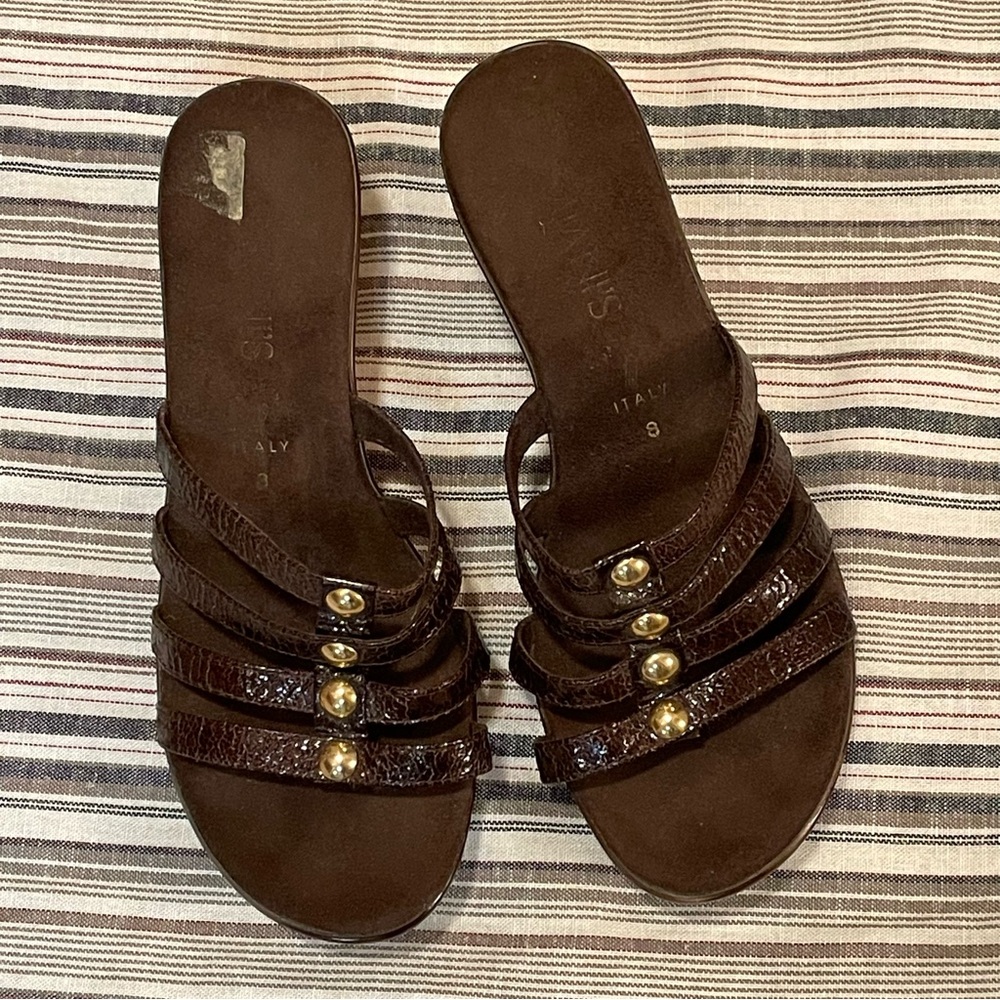 Damiani’s Italian brown slide wedge sandals